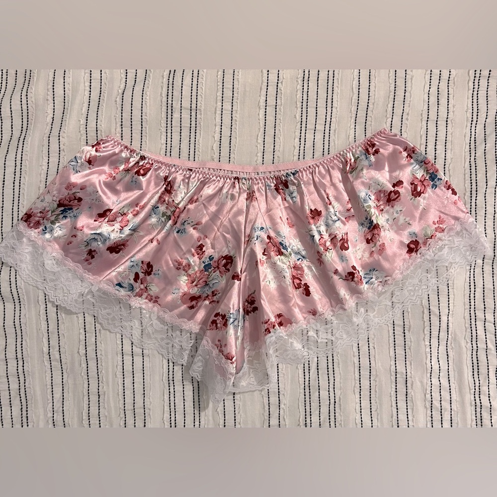 NWT SHEIN Floral and Lace Flirty Pajama Set Size 1XL - Picture 6 of 11